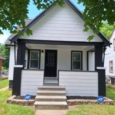 Main picture of 19443 Omira St