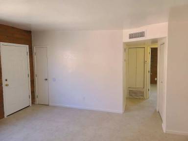 Main picture of 4057 E Lee St