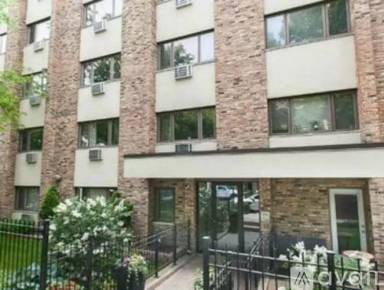 Main picture of 625 W Wrightwood Ave Apartments