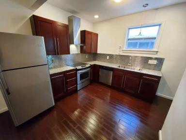 Main picture of 325 S Goodman St