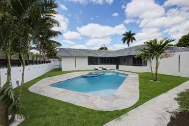 Main picture of 2420 SW 44th Ter