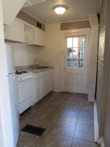 Main picture of 321 W Elm St