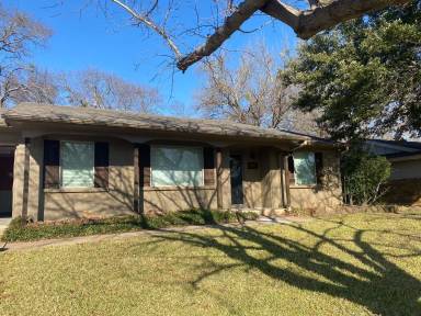Main picture of 609 W McLain Dr