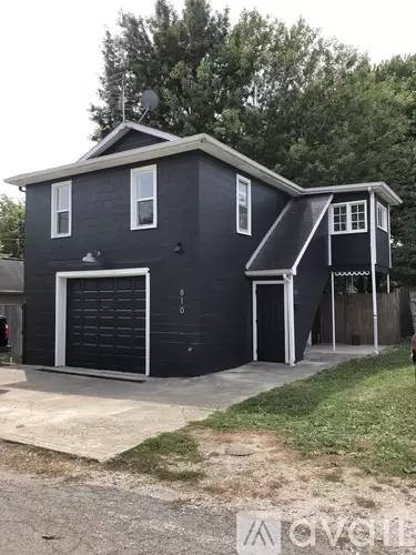 Main picture of 810 N West St