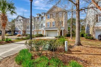Main picture of 147 Palm Cove Way