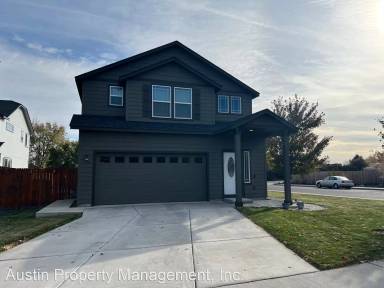 Main picture of 718 NW Green Forest Cir