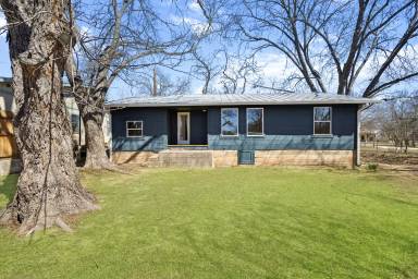 Main picture of 501 W Peach St
