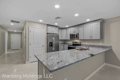 Main picture of 921 E Clifford Ave