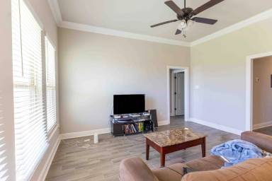 Main picture of 603 Ives Way