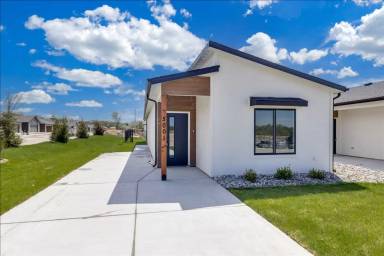 Main picture of 5007 N Vassar St