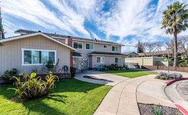 Main picture of 210 Rose Ct