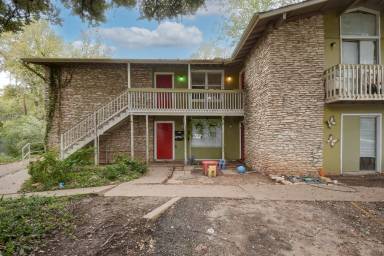 Main picture of 2501 Manor Cir