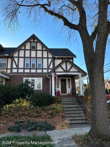 Main picture of 942 Franklin St