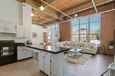 Main picture of 500 N Duke St