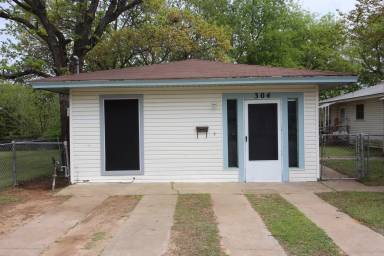 Main picture of 304 N Merrimac St