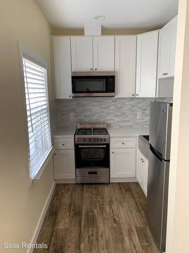 Main picture of 225 W 25th St