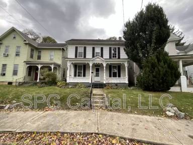 Main picture of 216 E Orange St