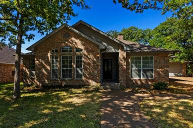Main picture of 1006 Woodhaven Cir