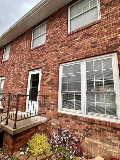 Main picture of 2624 Henderson Ave