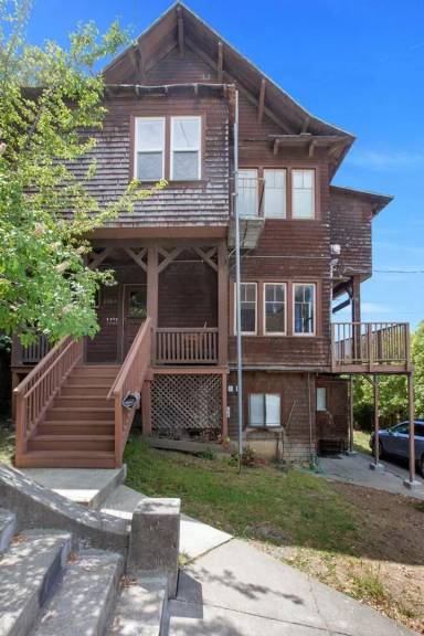 Main picture of 2704 Virginia St