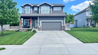 Main picture of 10617 S 112th St