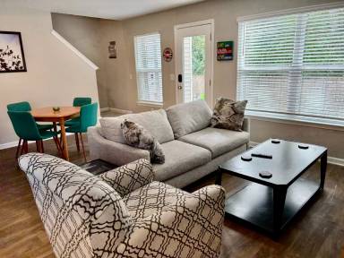 Main picture of 194 Spencer Cir