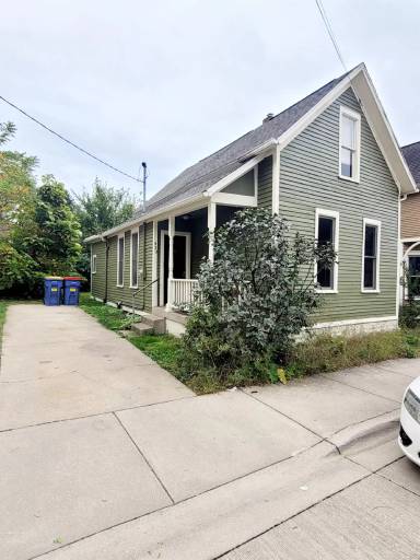 Main picture of 332 Visser Pl SE