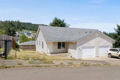 Main picture of 907 SW Bales Ave