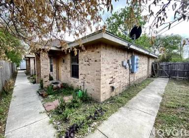 Main picture of 2410 W Hackberry Ave