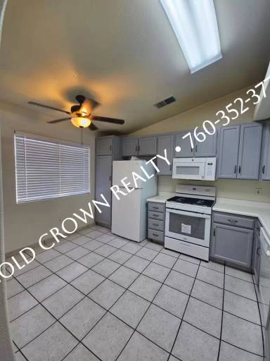 Main picture of 931 Establo St