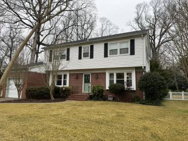 Main picture of 3716 S Queensgrove Cir