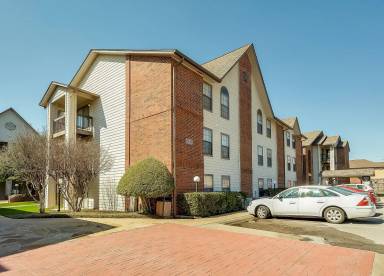 Main picture of Eagles Landing Condominiums