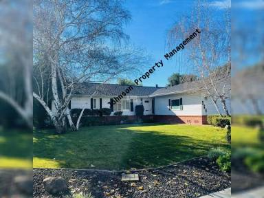 Main picture of 364 E Beverly Pl