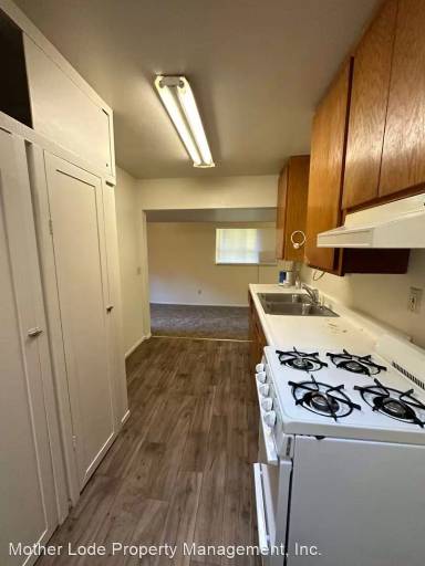 Main picture of 275 Snell St