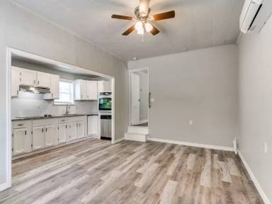 Main picture of 4410 N Blackwelder Ave