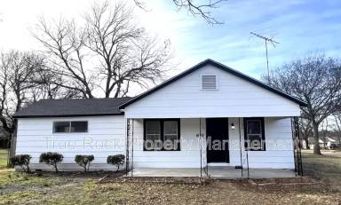 Main picture of 631 N Hickory St