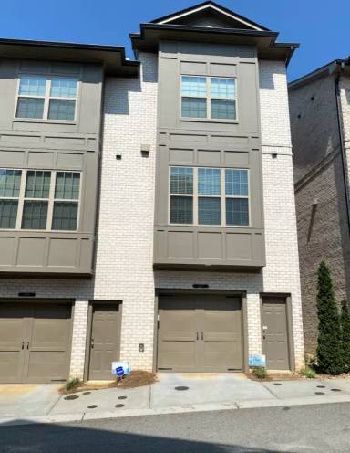 Main picture of 553 Broadview Pl NE