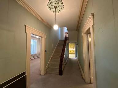 Main picture of 102 N River St