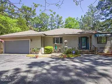 Main picture of 105 Longleaf Rd