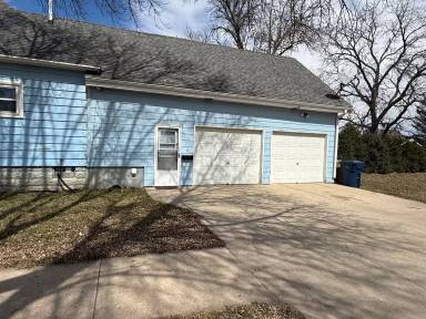 Main picture of 624 S Maple