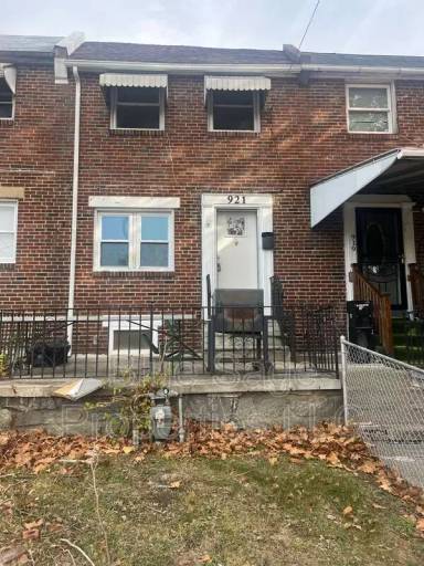 Main picture of 921 Lincoln St