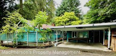 Main picture of 9722 Slater Ave NE