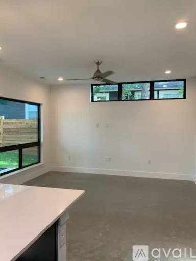 Main picture of 403 W Monroe St