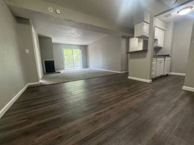 Main picture of 2401-27 E 55th Pl