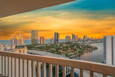 Main picture of Turnberry Towers Condo