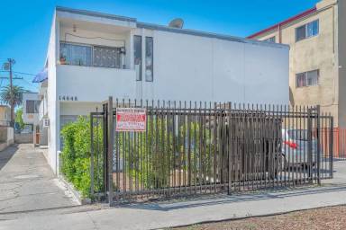 Main picture of 14648 Delano St