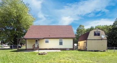 Main picture of 404 Carter Rd