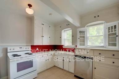 Main picture of 1216 1/2 W State St