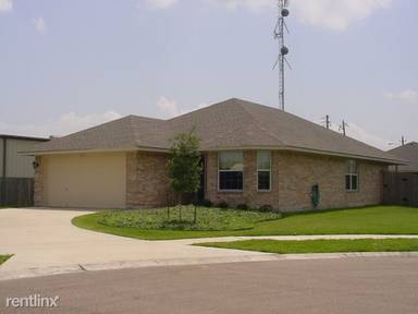 Main picture of 106 Evan Cir