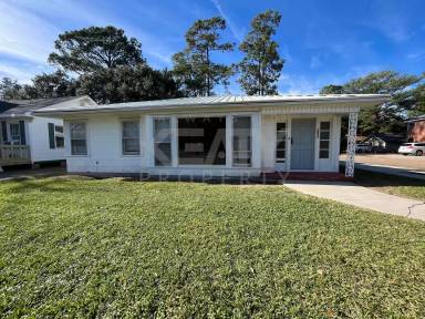 Main picture of 1831 W University Ave